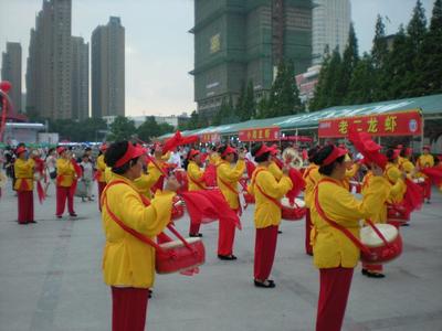 鑼鼓喧天展雄風，文化策劃鑄精魂——記合肥金馬車文化傳播工作室的特色服務